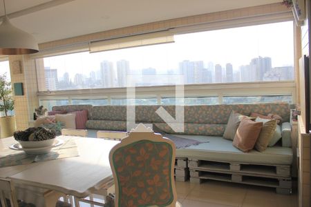 Apartamento à venda com 165m², 3 quartos e 3 vagasVaranda gourmet da sala