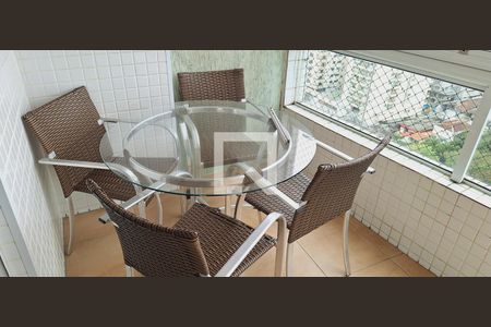 Apartamento para alugar com 172m², 4 quartos e 2 vagasDetalhe da varanda