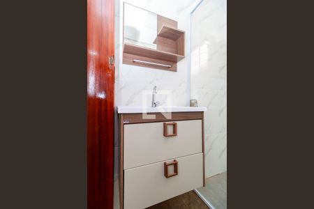 Casa para alugar com 80m², 2 quartos e 1 vaga Casa para alugar com 80m², 2 quartos e 1 vagaBanheiro