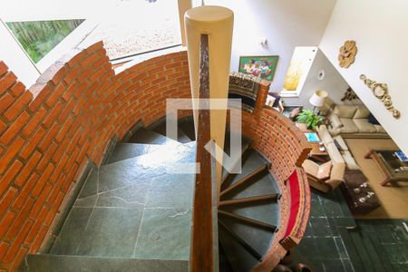 Casa à venda com 300m², 4 quartos e 2 vagasEscada