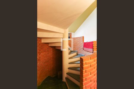 Casa à venda com 300m², 4 quartos e 2 vagasEscada