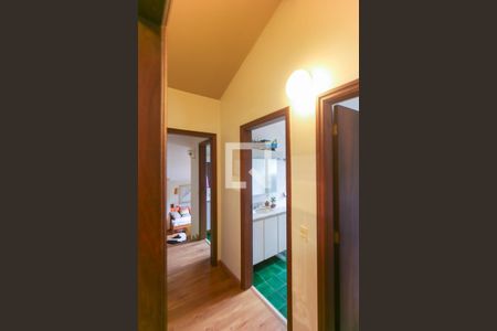 Casa à venda com 300m², 4 quartos e 2 vagasCorredor