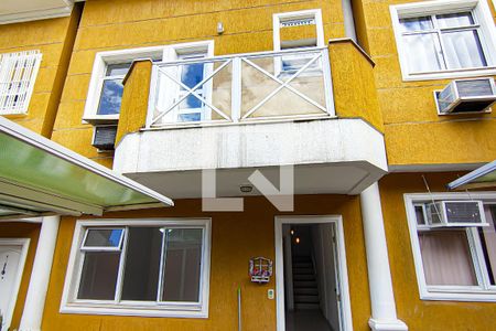 Casa à venda com 108m², 3 quartos e 1 vagaFachada