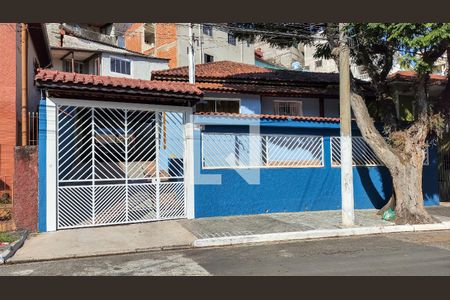 Casa para alugar com 240m², 3 quartos e 4 vagasFachadaFachada