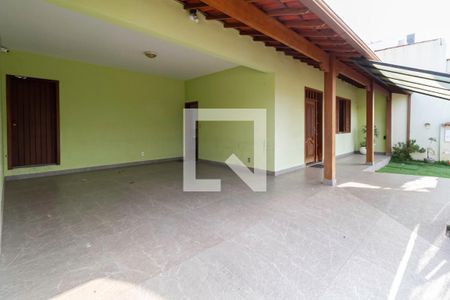 Casa à venda com 365m², 4 quartos e 2 vagasFachada