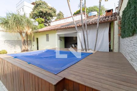 Casa à venda com 365m², 4 quartos e 2 vagasPiscina