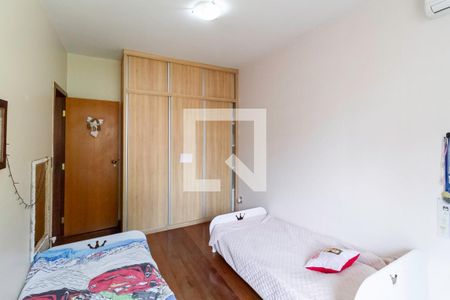 Casa à venda com 365m², 4 quartos e 2 vagasQuarto 2