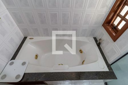 Casa à venda com 365m², 4 quartos e 2 vagasBanheiro da suíte 