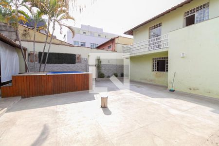Casa à venda com 365m², 4 quartos e 2 vagasQuintal