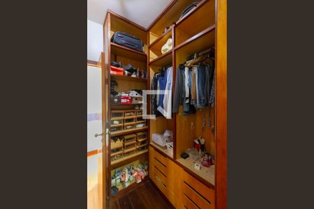 Casa à venda com 365m², 4 quartos e 2 vagasCloset da suíte