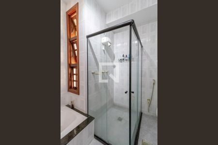 Casa à venda com 365m², 4 quartos e 2 vagasBanheiro da suíte 