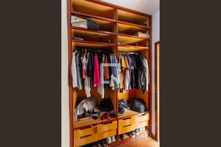 Casa à venda com 365m², 4 quartos e 2 vagasCloset da suíte