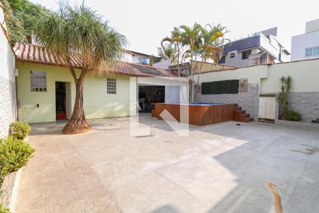 Casa à venda com 365m², 4 quartos e 2 vagasQuintal