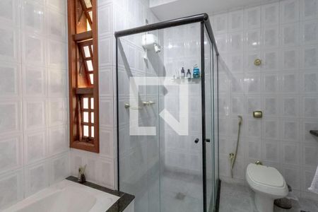 Casa à venda com 365m², 4 quartos e 2 vagasBanheiro da suíte 