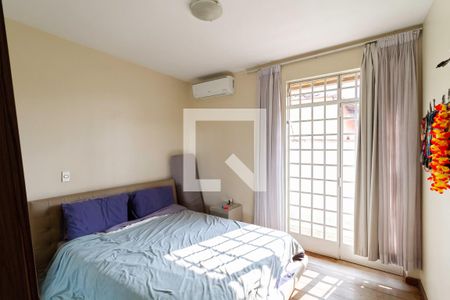 Casa à venda com 365m², 4 quartos e 2 vagasSuíte 