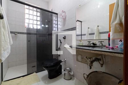 Casa à venda com 365m², 4 quartos e 2 vagasBanheiro social 