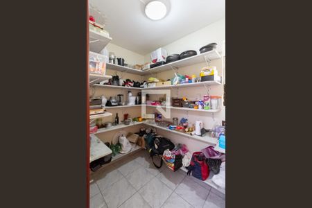 Casa à venda com 365m², 4 quartos e 2 vagasDespensa