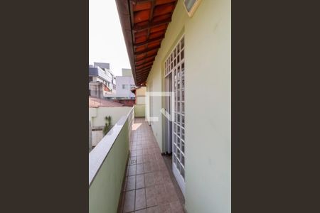 Casa à venda com 365m², 4 quartos e 2 vagasVaranda dos quartos 2 e 3