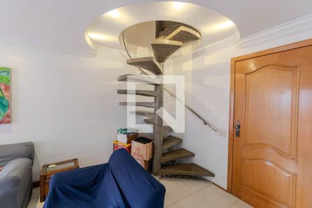 Apartamento à venda com 135m², 2 quartos e 1 vaga Apartamento à venda com 135m², 2 quartos e 1 vagaEscada
