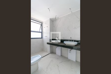 Apartamento à venda com 196m², 4 quartos e 3 vagasBanheiro da Suíte 1