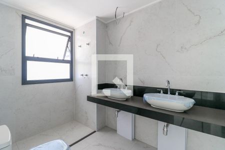 Apartamento à venda com 196m², 4 quartos e 3 vagasBanheiro da Suíte 1