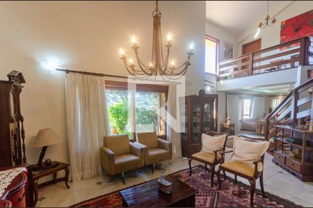 Casa de condomínio à venda com 389m², 4 quartos e 5 vagasSala Intima