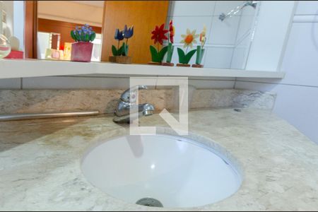 Casa de condomínio à venda com 389m², 4 quartos e 5 vagasDetalhe Banheiro da Suíte 3