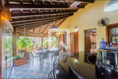 Casa de condomínio à venda com 389m², 4 quartos e 5 vagasEspaço Gourmet / Jardim de Inverno