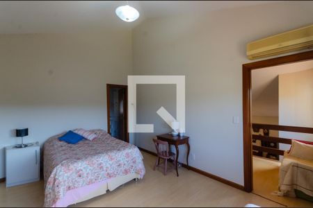 Casa de condomínio à venda com 389m², 4 quartos e 5 vagasSuíte 2