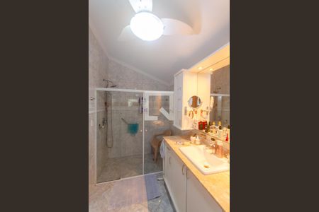 Casa de condomínio à venda com 389m², 4 quartos e 5 vagasBanheiro Suíte 1