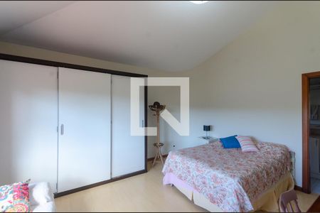 Casa de condomínio à venda com 389m², 4 quartos e 5 vagasSuíte 2