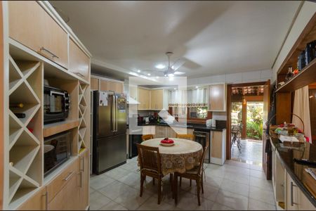 Casa de condomínio à venda com 389m², 4 quartos e 5 vagasCozinha