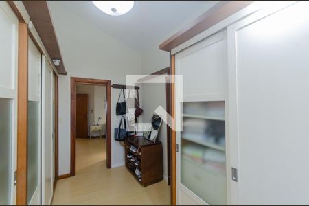 Casa de condomínio à venda com 389m², 4 quartos e 5 vagasCloset da suíte 1