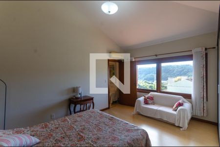 Casa de condomínio à venda com 389m², 4 quartos e 5 vagasSuíte 2