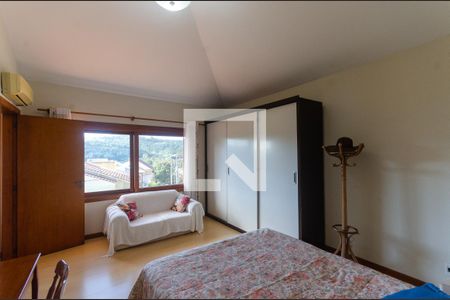 Casa de condomínio à venda com 389m², 4 quartos e 5 vagasSuíte 2