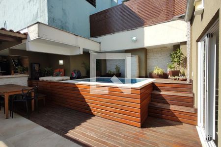 Apartamento à venda com 230m², 4 quartos e 2 vagasCobertura