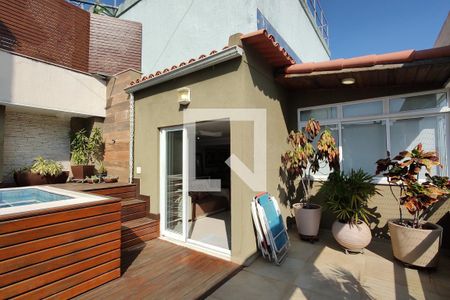 Apartamento à venda com 230m², 4 quartos e 2 vagasCobertura