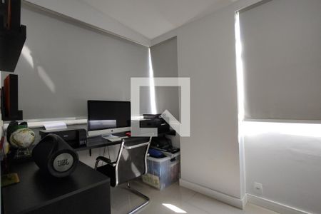 Apartamento à venda com 230m², 4 quartos e 2 vagasEscritório