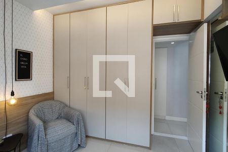 Apartamento à venda com 230m², 4 quartos e 2 vagasQuarto 2 - Armários