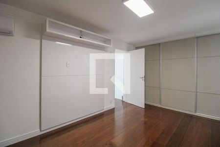 Apartamento à venda com 228m², 3 quartos e 2 vagasSuíte 