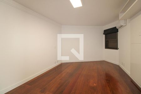 Apartamento à venda com 228m², 3 quartos e 2 vagasSuíte 