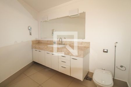 Apartamento à venda com 228m², 3 quartos e 2 vagasBanheiro Suíte 