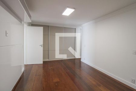 Apartamento à venda com 228m², 3 quartos e 2 vagasSuíte 