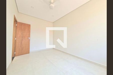 Casa de condomínio à venda com 225m², 5 quartos e 3 vagas Casa de condomínio à venda com 225m², 5 quartos e 3 vagasQuarto 5