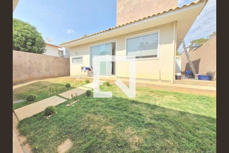 Casa de condomínio à venda com 225m², 5 quartos e 3 vagas Casa de condomínio à venda com 225m², 5 quartos e 3 vagasQuintal