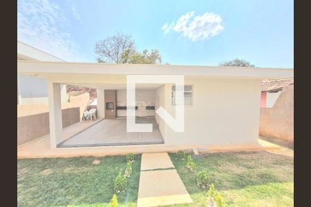 Casa de condomínio à venda com 225m², 5 quartos e 3 vagas Casa de condomínio à venda com 225m², 5 quartos e 3 vagasChurrasqueira