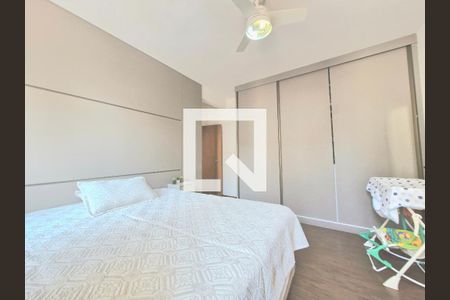 Casa de condomínio à venda com 225m², 5 quartos e 3 vagas Casa de condomínio à venda com 225m², 5 quartos e 3 vagasSuíte