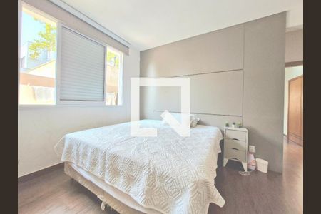 Casa de condomínio à venda com 225m², 5 quartos e 3 vagas Casa de condomínio à venda com 225m², 5 quartos e 3 vagasSuite