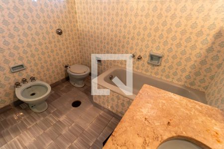 Casa à venda com 226m², 4 quartos e 2 vagasBanheiro da Suíte 2