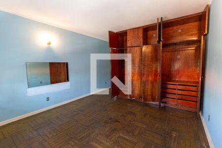 Casa à venda com 226m², 4 quartos e 2 vagasSuíte 2